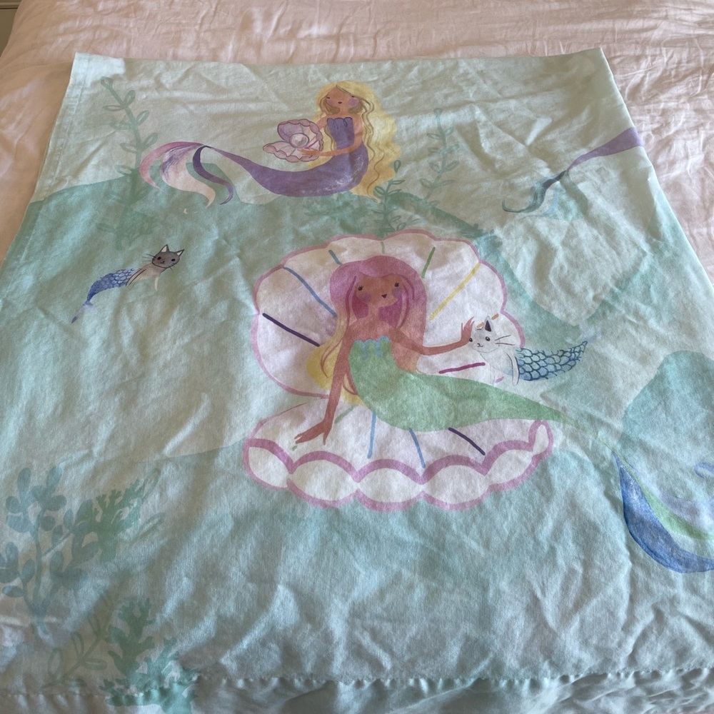 Potterybarn kids Mermaid shower curtain. Great condition!